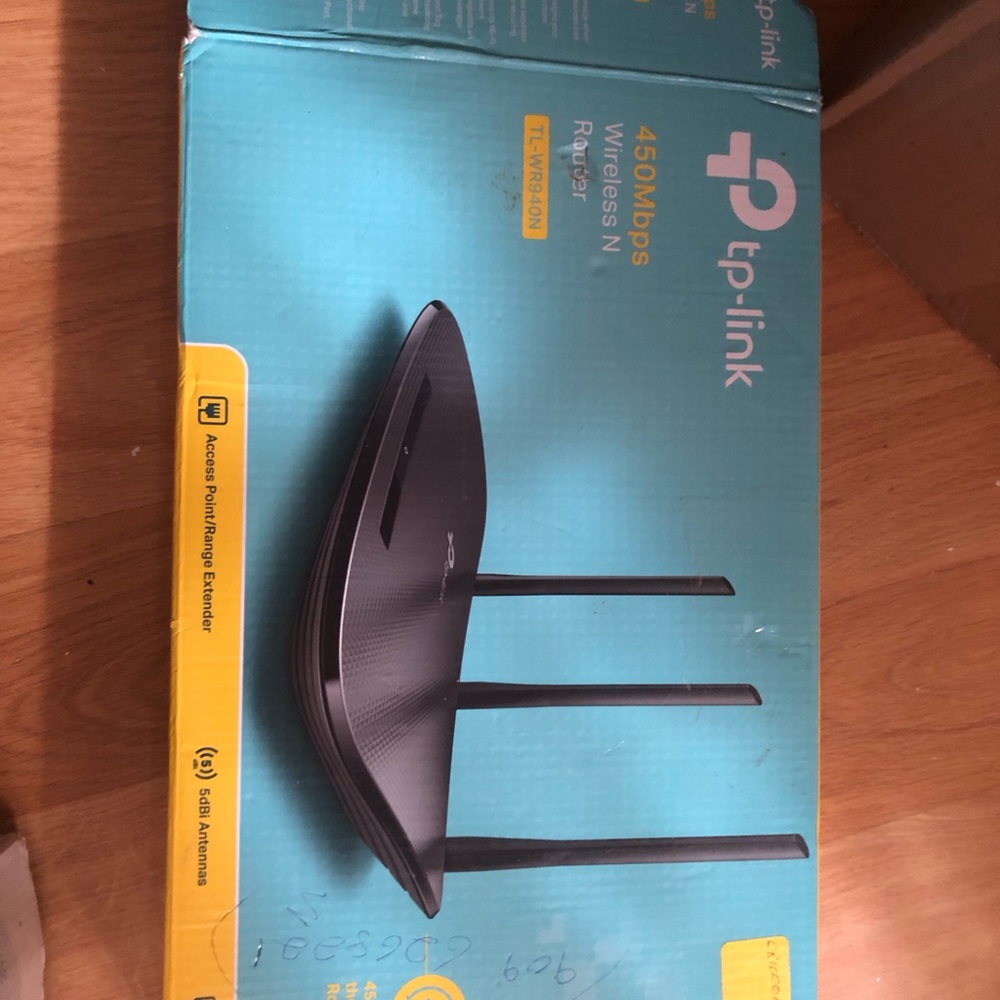 TP-Link Black Dual-Antenna Wireless Router - Picture 4 of 4
